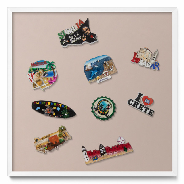 Tablica magnetyczna na magnesy, pudrowy róż beż, biała ramka, 50x50, Tulup 800403