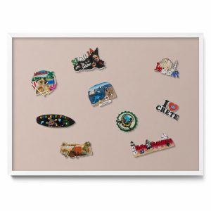 Tablica magnetyczna na magnesy, pudrowy róż beż, biała ramka, 70×50, Tulup 800587