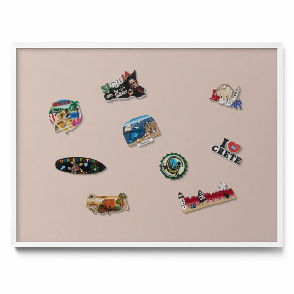 Tablica magnetyczna na magnesy, pudrowy róż beż, biała ramka, 80x60, Tulup 800491
