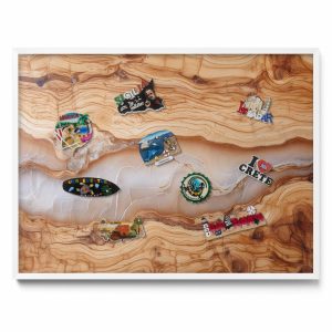Tablica magnetyczna na ścianę, drewno z żywicą, biała ramka, 80×60, Tulup 800528 Tablica magnetyczna na ścianę, drewno z żywicą, biała ramka, 80×60, Tulup 800528